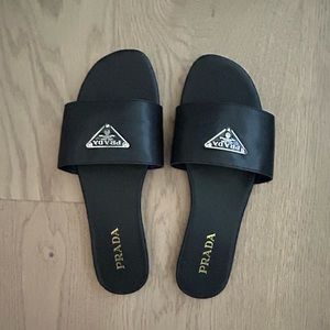 Ladies size 39 or US 8 classic Prada black leather slide